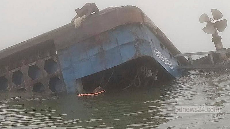 ১৭ জানুয়ারি ২০২৪: ঘন কুয়াশার মধ্যে মালবাহী নৌযানের ধাক্কায় মানিকগঞ্জের পাটুরিয়া ঘাটে আটকে থাকা একটি ফেরি যানবাহন নিয়ে পদ্মা নদীতে ডুবে যায়।