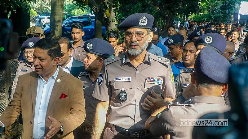 পহেলা বৈশাখের অনুষ্ঠান সামনে রেখে রোববার রমনা পার্কে নিরাপত্তা মহড়ায় ডিএমপির ভারপ্রাপ্ত কমিশনার মো. সরওয়ার