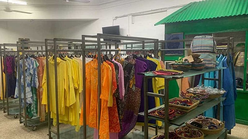 রাজধানীর মতিঝিলে বিবি’স প্রোডাকশনের বিক্রয়কেন্দ্রের একাংশ।