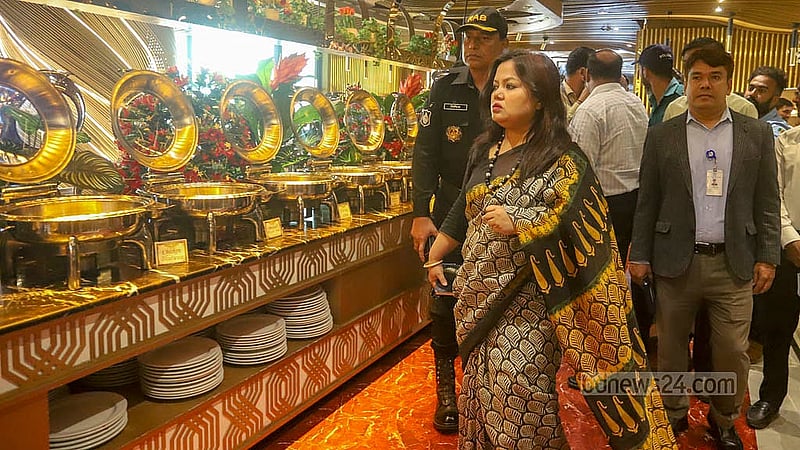 ৪ মার্চ ২০২৪: বেইলি রোডের গ্রিন কোজি কটেজে অগ্নিকাণ্ডে প্রায় অর্ধশত প্রাণহানির পর ধানমন্ডি এলাকায় রেস্তোরাঁ ঠাসা গাউসিয়া টুইন পিক ভবনে অভিযান চালিয়ে সেখানকার রেস্তোরাঁ বন্ধ করে দেয় রাজউক ও ঢাকা দক্ষিণ সিটি কর্পোরেশন। ছবি: তাওহীদুজ্জামান তপু