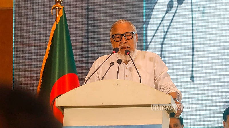 ত্রয়োদশ সংসদ নির্বাচনে বিএনপি নিরঙ্কুশ জয় পাওয়ার পর শনিবার ঢাকার হোটেল ইন্টারকন্টিনেন্টালে বিএনপি আয়োজিত সংবাদ সম্মেলনে কথা বলেন দলের নির্বাচন পরিচালনা কমিটির চেয়ারম্যান নজরুল ইসলাম খান। ছবি: আব্দুল্লাহ আল মমীন