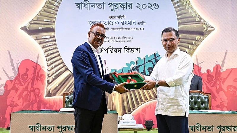 স্বাধীনতা পুরস্কার গ্রহণ করেন এসওএস শিশু পল্লীর ন্যাশনাল ডিরেক্টর এনামুল হক