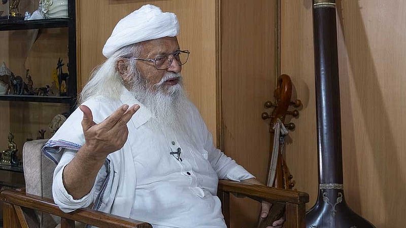 বিডিনিউজ টোয়েন্টিফোর ডটকমের ইনসাইড আউট অনুষ্ঠানে রাষ্ট্রচিন্তক ফরহাদ মজহার।
