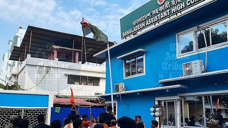 ২ ডিসেম্বর ত্রিপুরার আগরতলায় বাংলাদেশের সহকারী হাই কমিশনে হামলা চালানো হয়।