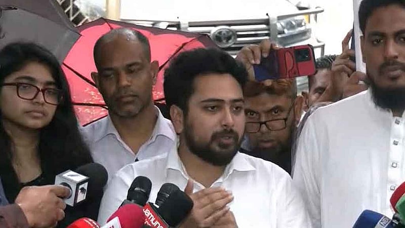 যুক্তরাষ্ট্রের দক্ষিণ ও মধ্য এশিয়াবিষয়ক উপসহকারী পররাষ্ট্রমন্ত্রী নিকোল চুলিকের সঙ্গে বৈঠকের পর এনসিপি নেতা নাহিদ ইসলাম সাংবাদিকদের বলেন, প্রশাসন বিএনপির পক্ষ অবলম্বন করছে।