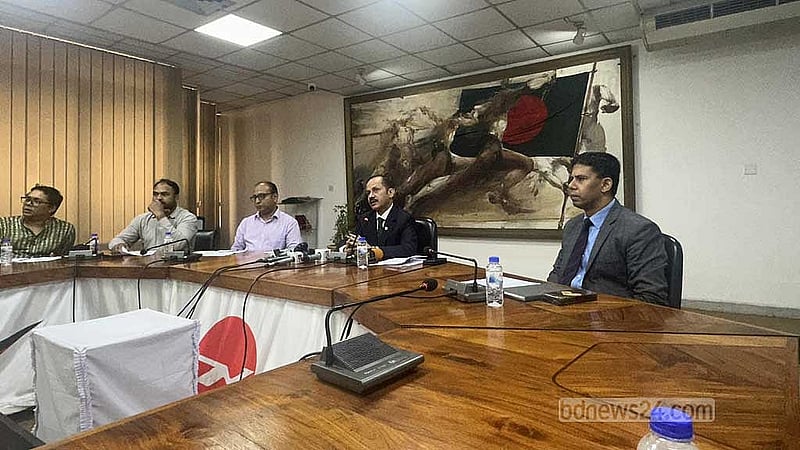 সাংবাদিকদের সঙ্গে মত বিনিময়ে বিমানের বিদায়ী এমডি শফিউল আজিম