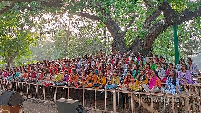শেষ মুহূর্তে মহড়ায় ব্যস্ত ছায়ানটের শিল্পী-সংগঠকেরা