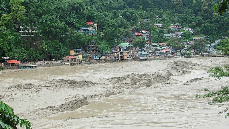 প্রতি বছরই হড়কা বানের কবলে পড়ছে ভারত, যার জন্য বায়ুমণ্ডলীয় নদীর যোগ দেখছেন বিশেষজ্ঞরা। ছবি: রয়টার্স