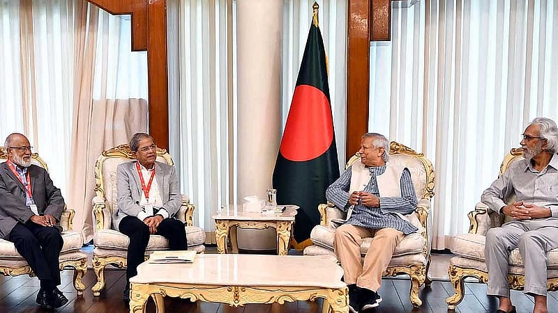 রাজনৈতিক দলগুলোর সঙ্গে ধারাবাহিক সংলাপের অংশ হিসেবে ৩১ অক্টোবর প্রধান উপদেষ্টা মুহাম্মদ ইউনূস বিএনপির প্রতিনিধি দলের সঙ্গে বৈঠক করেন। ফাইল ছবি।  