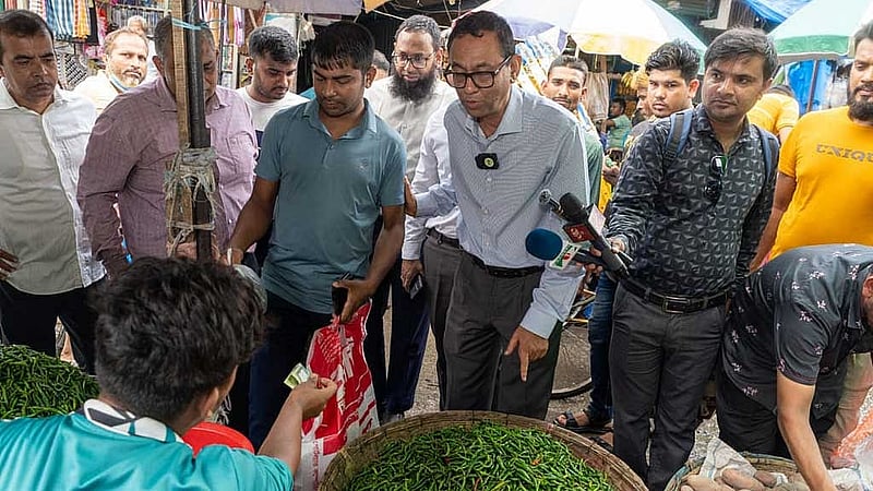 বিগত সরকারের সময় বঞ্চনার শিকার হওয়ার কথা জানিয়েছেন জাতীয় ভোক্তা অধিকার সংরক্ষণ অধিদপ্তরের মহাপরিচালক এএইচএম সফিকুজ্জামানও। 