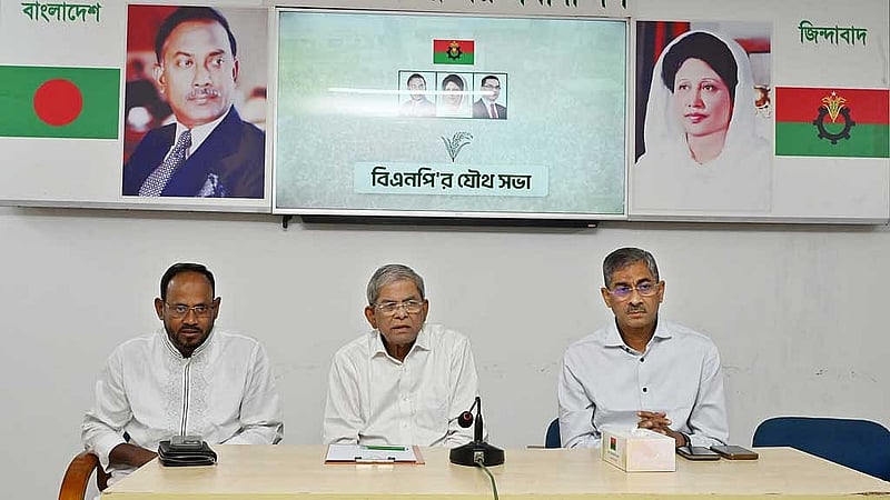 রাজধানীর গুলশানে দলের চেয়ারপারসনের কার‌্যালয়ে শনিবার সংবাদ সম্মেলনে বিএনপির মহাসচিব মির্জা ফখরুল ইসলাম আলমগীর।