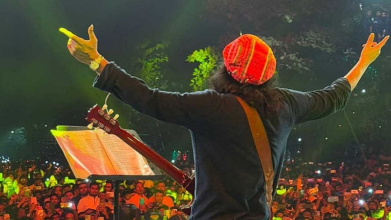 ‘সবার আগে বাংলাদেশ’ কনসার্টে জেমস। 