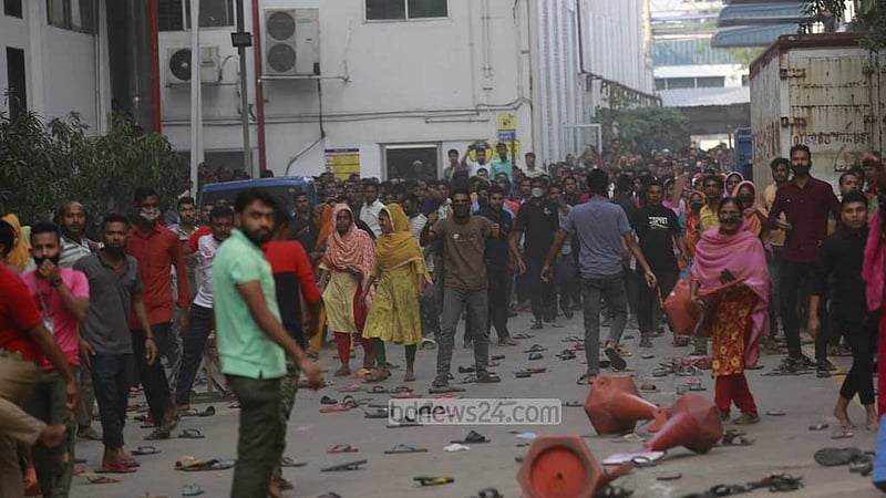 লাগাতার শ্রমিক অসন্তোষ হয়ে উঠেছিল অন্তর্বর্তী সরকারের বড় মাথাব্যথা।