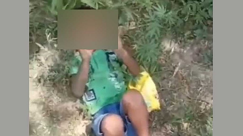 ভিডিওতে একটি শিশুকে নির্যাতনেরর দৃশ্য।