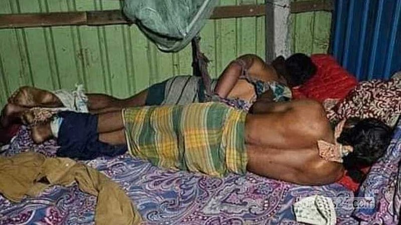 ফেনীর দাগনভূঞা উপজেলার ‘খান অ্যাগ্রো ফার্মে’ শ্রমিকদের অস্ত্রের মুখে জিম্মি করে গরু লুট করা হয়।