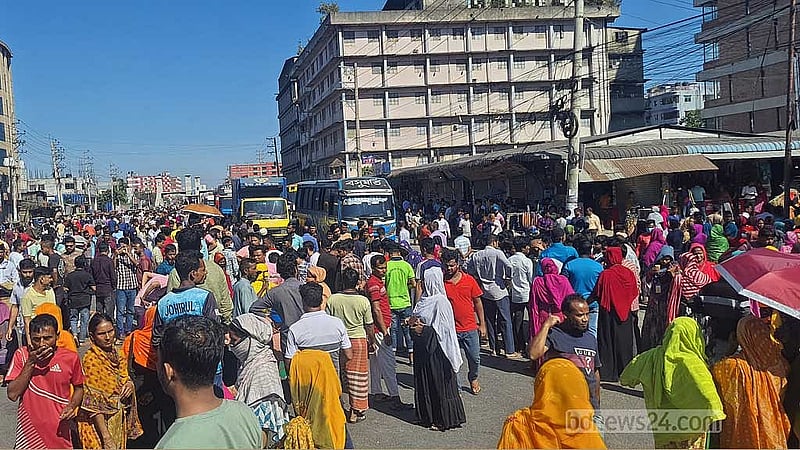 বেতন-ভাতার দাবিতে পোশাক খাতের কর্মীদের রাস্তায় নামার বিষয়টি নৈমত্তিক ঘটনা হয়ে দাঁড়িয়েছে। 