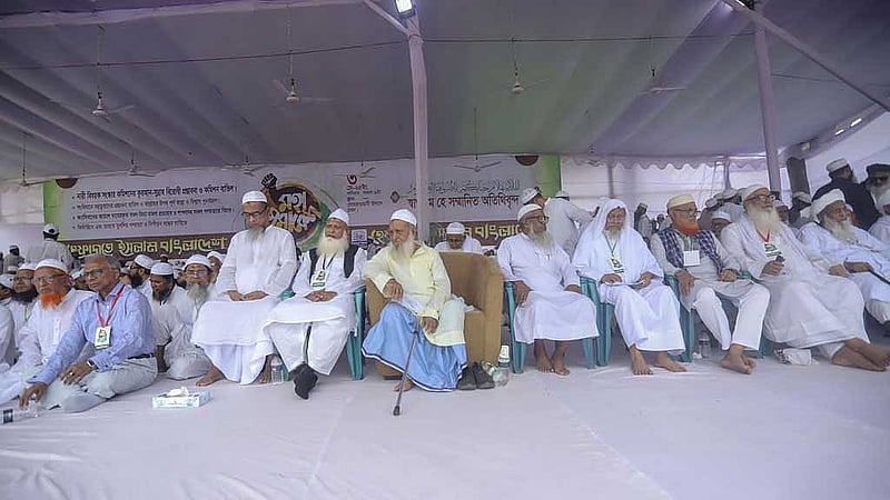 হেফাজতে ইসলাম গত ৩ মে সোহরাওয়ার্দী উদ্যানে যে চার দাবিতে মহাসমাবেশ করে, তার মধ্যে মূল দাবি ছিল নারী সংস্কার কমিশন ও তাদের সুপারিশ বাতিল।