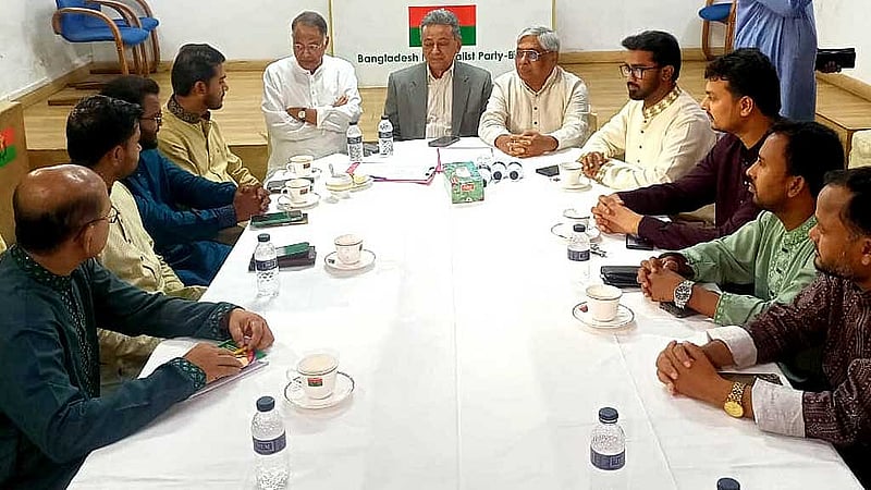 রোববার সন্ধ্যায় গুলশানে বিএনপি চেয়ারপারসনের কার্যালয়ে দলটির সঙ্গে গণ অধিকার পরিষদের বৈঠক হয়।