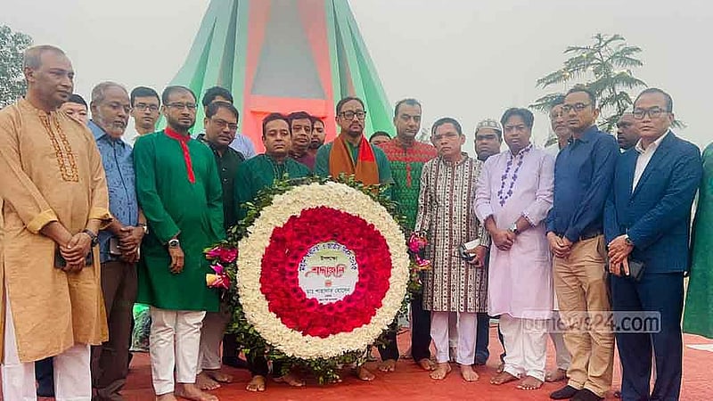 স্বাধীনতা দিবসে চট্টগ্রাম নগরীর কাট্টলী স্মৃতিস্তম্ভে মেয়র শাহাদাত হোসেনের শ্রদ্ধা নিবেদন।