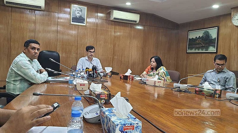 বুধবার সচিবালয়ে অর্থনৈতিক বিষয় সংক্রান্ত মন্ত্রিসভা কমিটির বৈঠকে বাণিজ্য মন্ত্রণালয়ের রপ্তানি নীতি (২০২৪-২০২৭) এর খসড়া অনুমোদন করা হয়।
