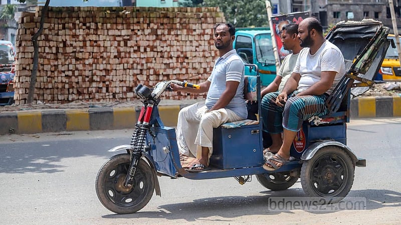 বুয়েটের অ্যাকসিডেন্ট রিসার্চ ইনস্টিটিউট দেশে ৩০ ধরনের ব্যাটারিচালিত রিকশা খুঁজে পাওয়ার কথা জানিয়েছে।