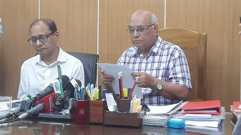 সচিবালয়ে মঙ্গলবার ত্রাণ উপদেষ্টা ফারুক-ই-আজম বন্যায় ক্ষয়ক্ষতির চিত্র তুলে ধরেন।