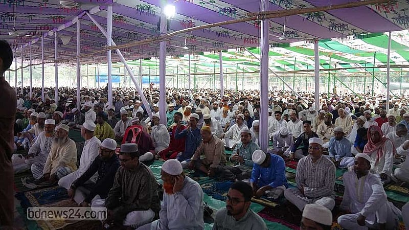 উত্তর সিটির আয়োজনে এবারই প্রথম মিরপুর গোলারটেক মাঠে ঈদ জামাতের আয়োজন হয়।