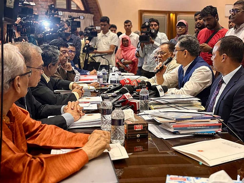 জাতীয় সংসদ ভবনের এল ডি হলে জাতীয় ঐকমত্য কমিশনের সঙ্গে বিএনপির সংলাপ।