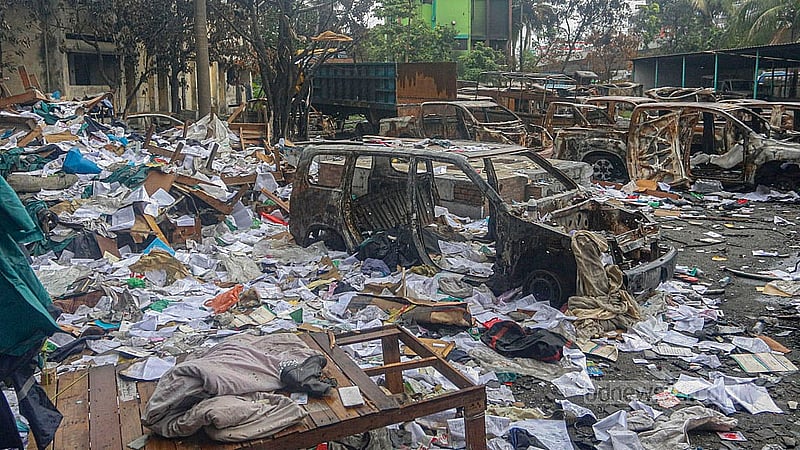 ৫ অগাস্ট সরকার পতনের পরপর হামলা হয় পুলিশের বিভিন্ন স্থাপনায়; লুটপাট অগ্নিসংযাগে ধ্বংসস্তূপে পরিণত হয় যাত্রাবাড়ী থানা। 