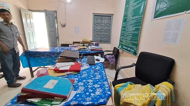৩ এপ্রিল দুপুরে ডাকাতরা হানা দেয় থানচি কৃষি ব্যাংকে।