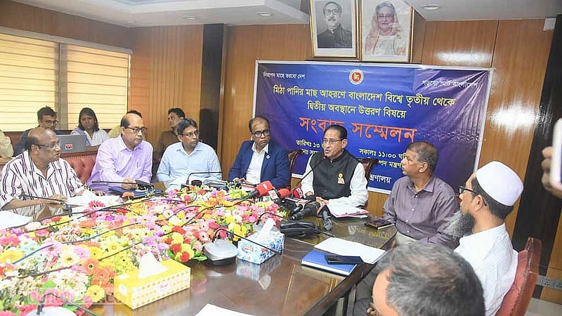 সচিবালয়ে বৃহস্পতিবার সংবাদ সম্মেলনে কথা বলেন মৎস্য ও প্রাণিসম্পদ মন্ত্রী আব্দুর রহমান।