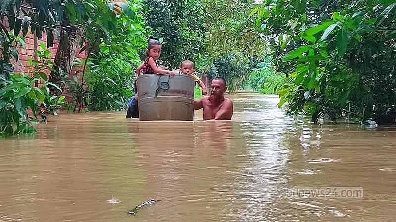 ফেনী, কুমিল্লা, নোয়াখালীর মানুষের ভাষ্য, এবারের মত বন্যা তারা জীবদ্দশায় দেখেননি।