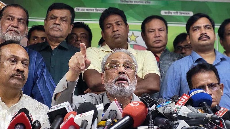 ১ নভেম্বর জাতীয় পার্টির এক সংবাদ সম্মেলনে দলের চেয়ারম্যান জিএম কাদের।