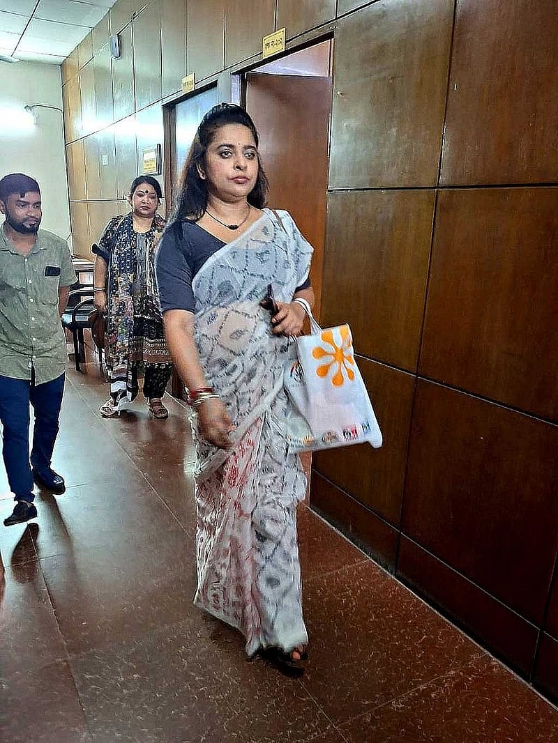 সহকর্মীদের ক্ষোভের মুখে শিল্পকলা ছেড়ে যান জ্যোতি। 