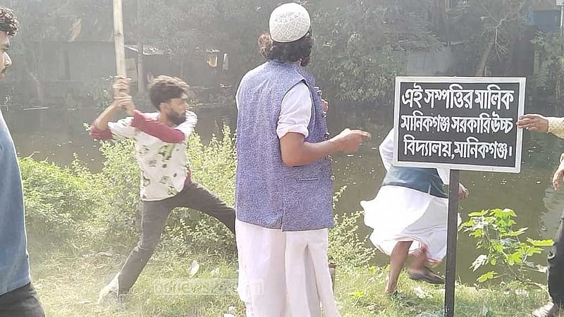 ধর্মীয় ফ্যাসিবাদ দমন করতে না পারার পেছনে সরকারের দুর্বলতা দেখছেন ফরহাদ মজহার