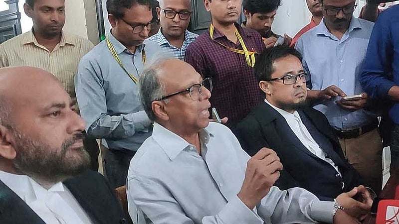 ট্রাইব্যুনালে জবানবন্দি দেন আমাদের দেশ পত্রিকার সম্পাদক মাহমুদুর রহমান। ফাইল ছবি