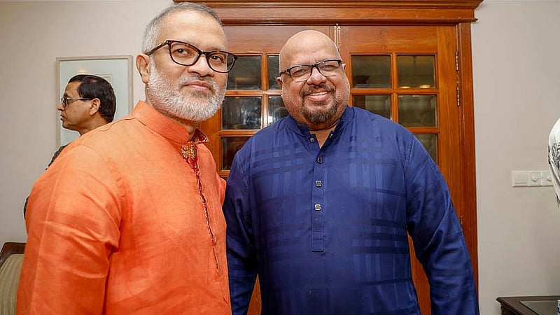 বিডিনিউজ টোয়েন্টিফোর ডটকমের প্রধান সম্পাদক তৌফিক ইমরোজ খালিদীর সঙ্গে ব্যান্ডশিল্পী নাসিম আলী খান।