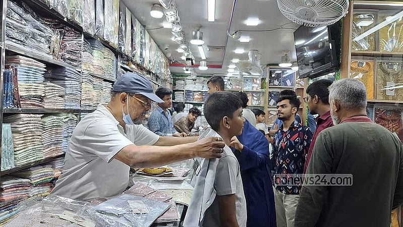 ঈদ গরমে বলে ছেলে শিশুদের আরামের কথা ভেবে পাঞ্জাবিও কিনছেন বাবা-মায়েরা 