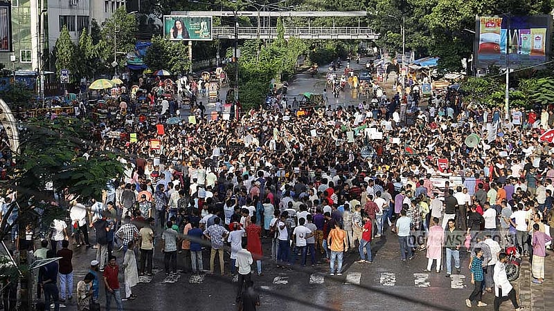 শুক্রবার বিকাল সাড়ে ৩টা থেকে সোয়া ৭টা পর্যন্ত শাহবাগ অবরোধ শেষে শনিবারও বিক্ষোভের ডাক দেওয়া হয়েছে।