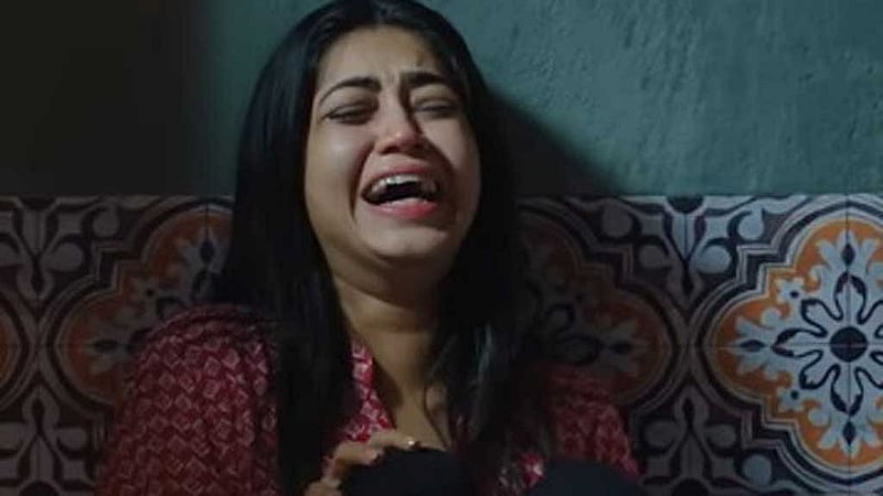 ‘নীলচক্র’ সিনেমার দৃশ্যে প্রিয়ন্তী ঊর্বি।