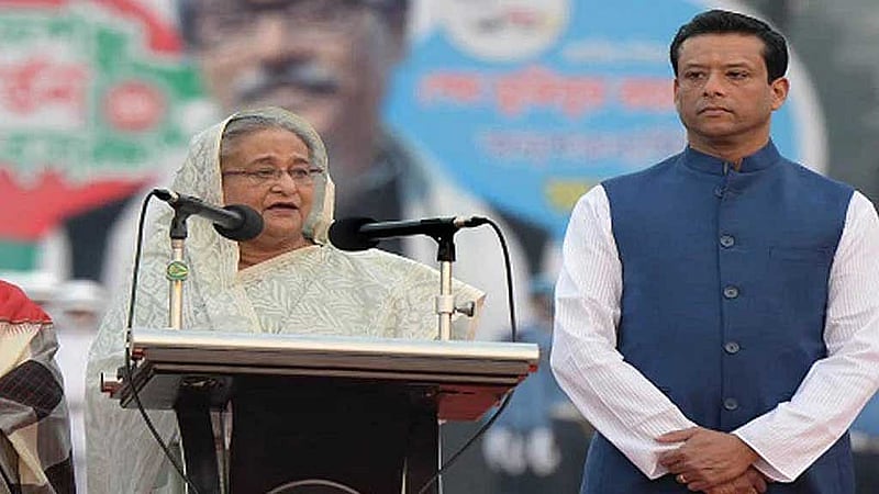 ছেলে সজীব ওয়াজেদ জয়ের সঙ্গে শেখ হাসিনা