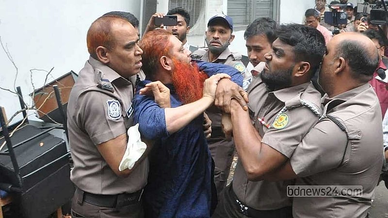 রায় ঘোষণার পর ক্ষোভে ফেটে পড়েন মৃত্যুদণ্ড পাওয়া আমির হোসেন