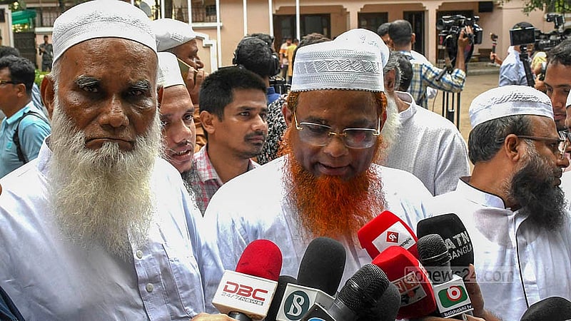 সংলাপে হেফাজতে ইসলামের নেতাকর্মীদের বিরুদ্ধে করা মামলা এক মাসের মধ্যে প্রত্যাহারের দাবি জানানো হয়েছে।