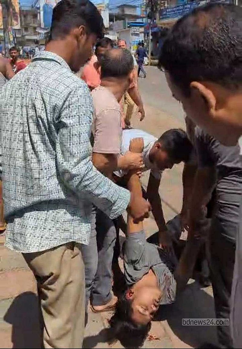 খাগড়াছড়িতে সংঘাতের জেরে শুক্রবার রাঙামাটিতেও সহিংসতা হয়েছে। এই জেলাতেও একজনের মৃত্যুর তথ্য মিলেছে।