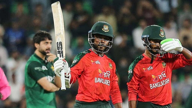 বাংলাদেশের হয়ে ঝড়ো ফিফটি করেন পারভেজ হোসেন ইমন। ছবি: পিসিবি।