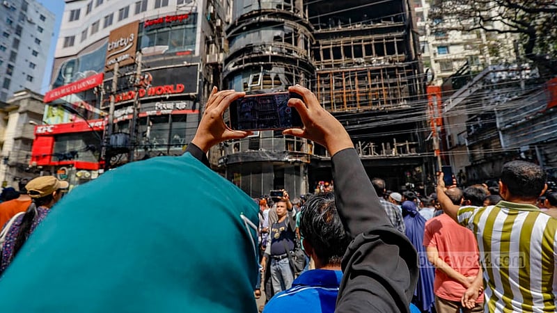 আগুনে পোড়া ‘গ্রিন কোজি কটেজ’