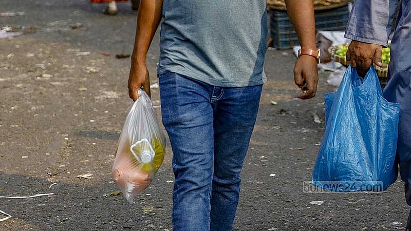 এভাবে সদাই কিনে পলিথিনে ভরে বাড়ি ফেরা যাবে না শুক্রবার থেকে।  