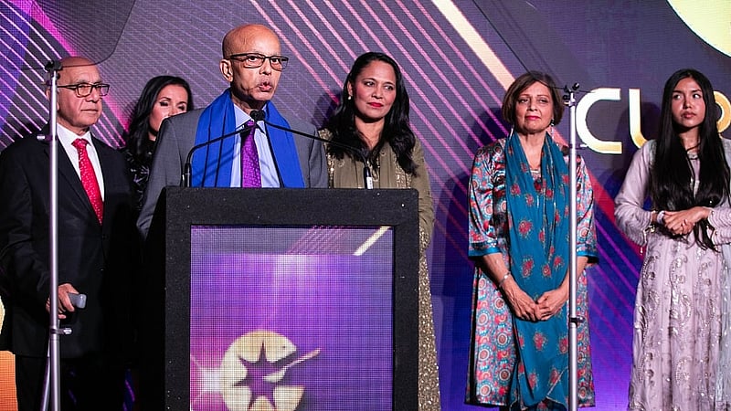 সম্মাননা পাওয়ার পর অনুভূতি জানাচ্ছেন আমিন আলী।