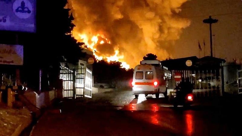 ইসরায়েলি হামলায় তেহরানের একটি এলাকা জ্বলছে। ছবি: রয়টার্স