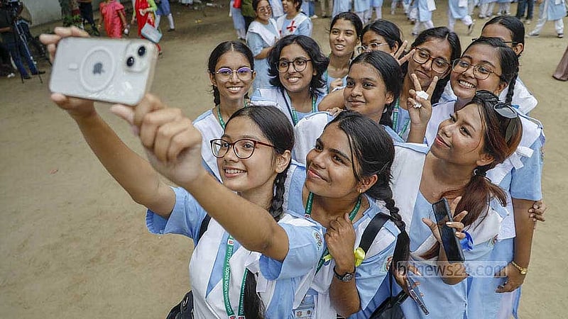 এবারও মাধ্যমিকে এগিয়ে আছে মেয়েরা।